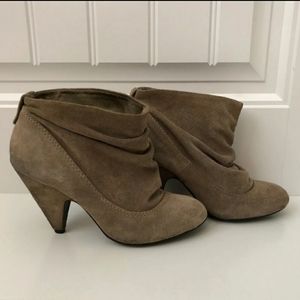 ‼️‼️Steve Madden Scrunched SUEDE Ankle cone bootie